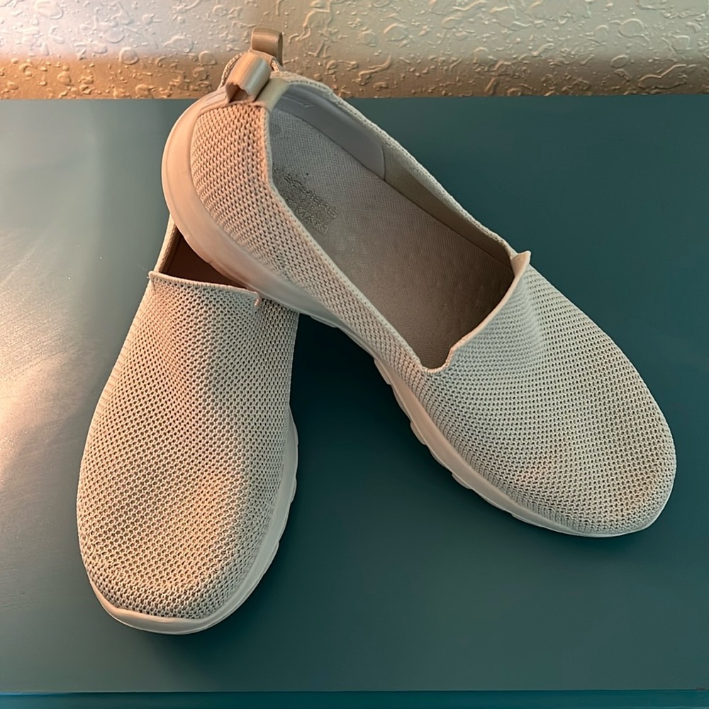 Skechers go walk